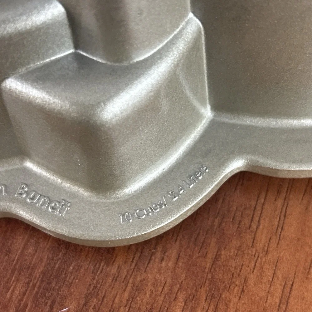 Nordic Ware Bundt Blossom Pan 10 Cup Non-Stick Aluminum Silver